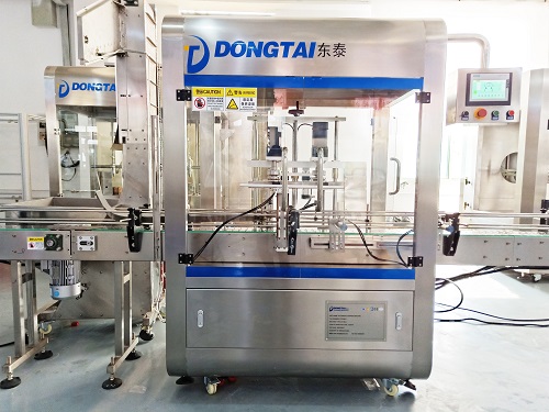 與科研相結(jié)合,鑄造一個(gè)不一樣的食用油灌裝機(jī)