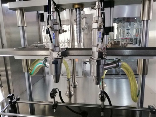 選購東北半自動食用油灌裝機去哪里？東泰在這里